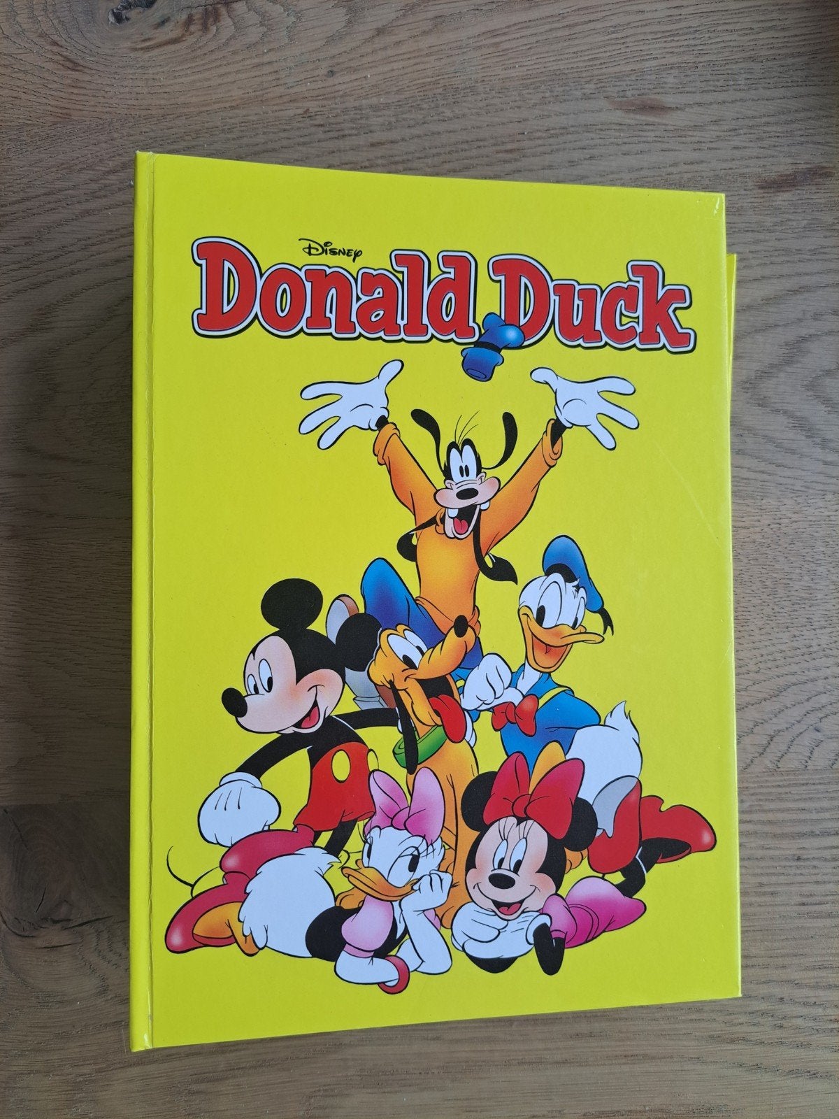 verzamelband met 17 Donald Ducks uit 2023, Boeken, Meerdere stripboeken, Ophalen, Zo goed als nieuw