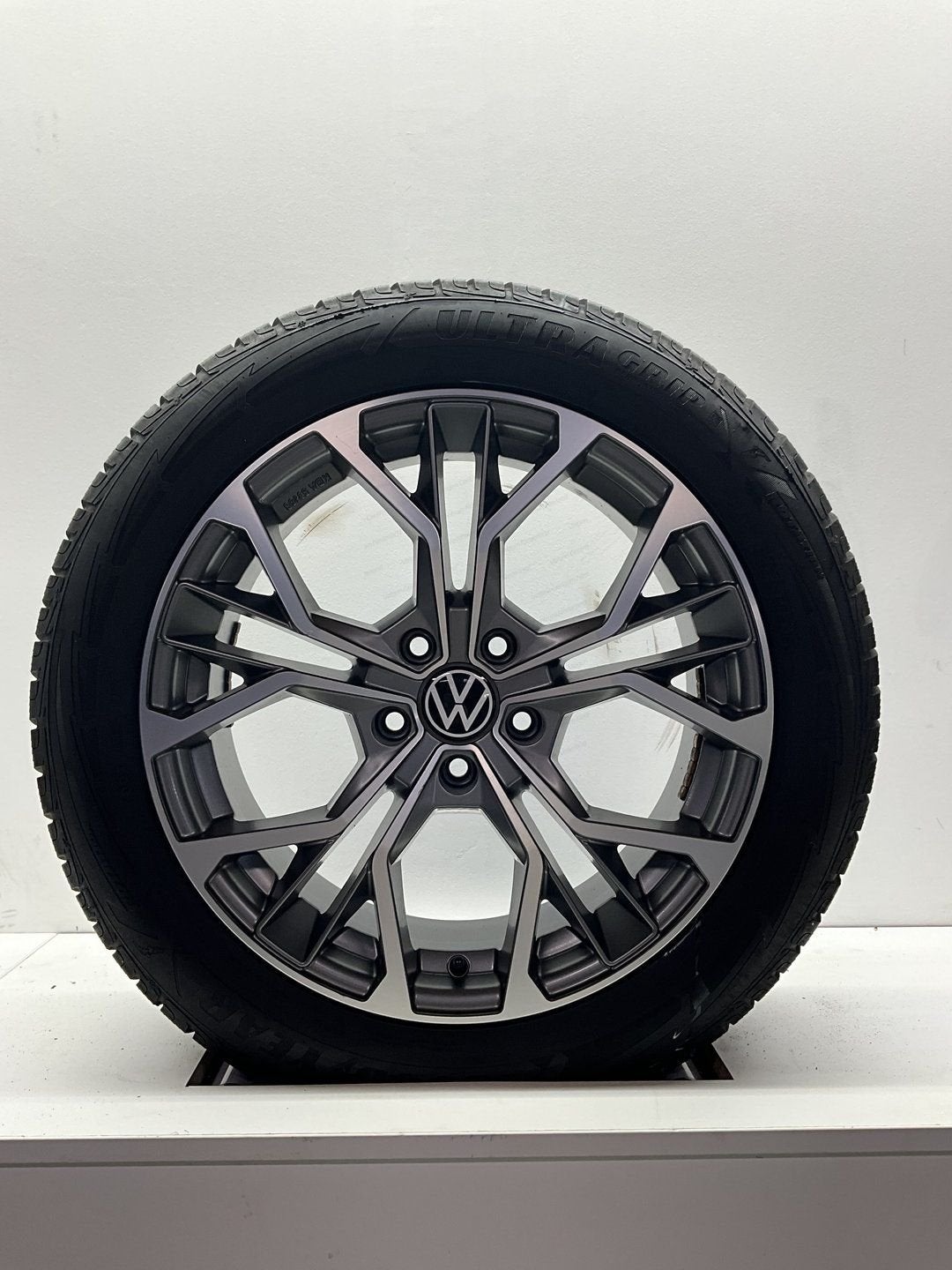18’’ DEMO VW ID3 ID4 CUPRA BORN EAST DERRY VELGEN WINTERBAND, Auto-onderdelen, Banden en Velgen, 18 inch, -, -, Banden en Velgen