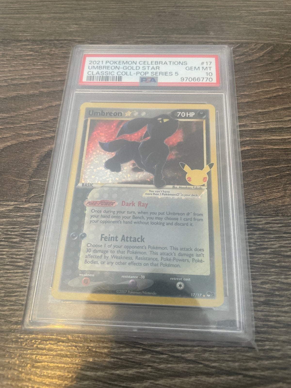 Umbreon Gold Star #17 PSA 10 Celebrations Pokémon Kaart, Ophalen of Verzenden, Zo goed als nieuw, Losse kaart