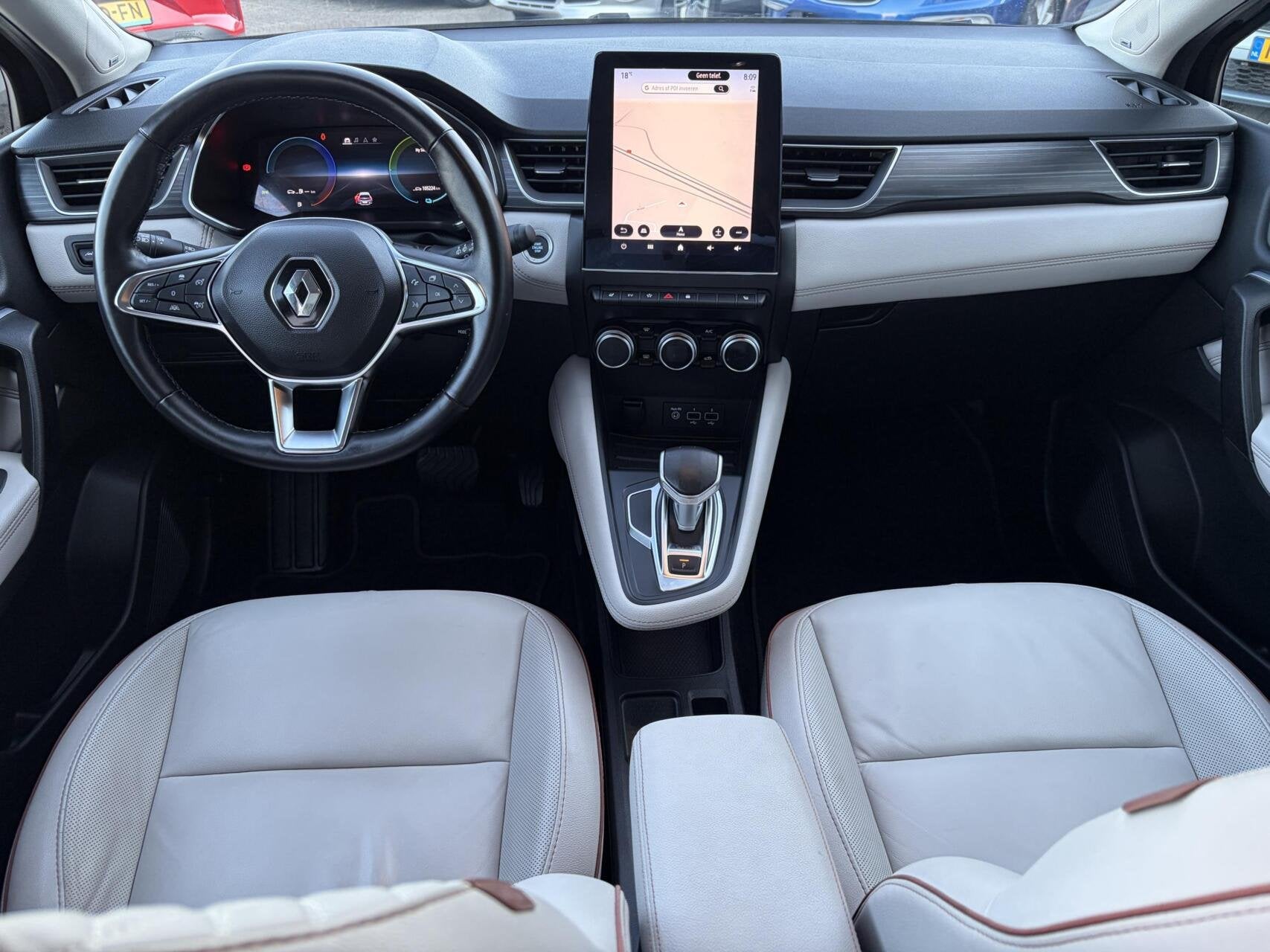 Renault Captur 1.6 E-Tech Hybrid 145 Initiale Paris Automaat, Gebruikt, Zwart, Hybride Elektrisch/Benzine, Te koop