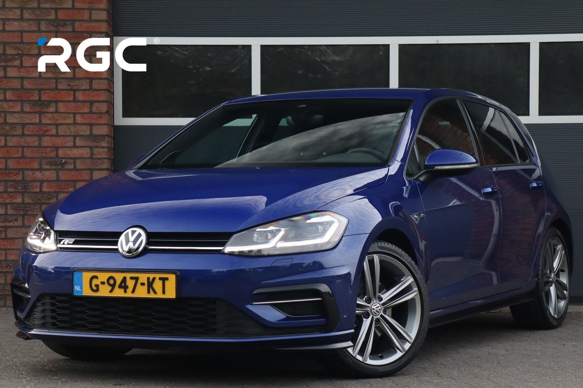 Volkswagen Golf 1.5 TSI 2x R-line, Dynaudio, trekhaak, 4 cilinders, 150 pk, Blauw, Alcantara