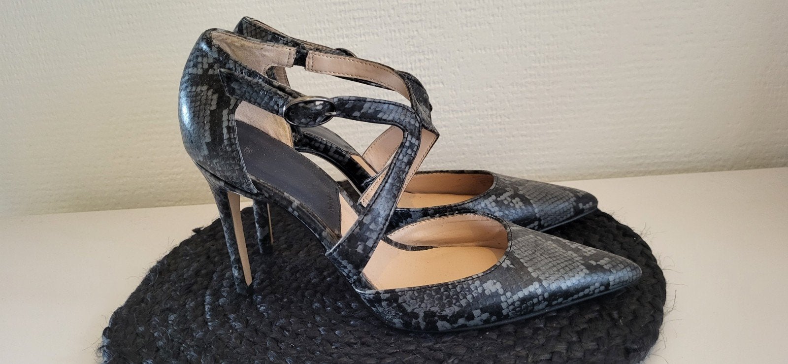 MNG Pumps met slangenprint - Maat 37, Kleding | Dames, Pumps, Zwart, MNG, Ophalen of Verzenden