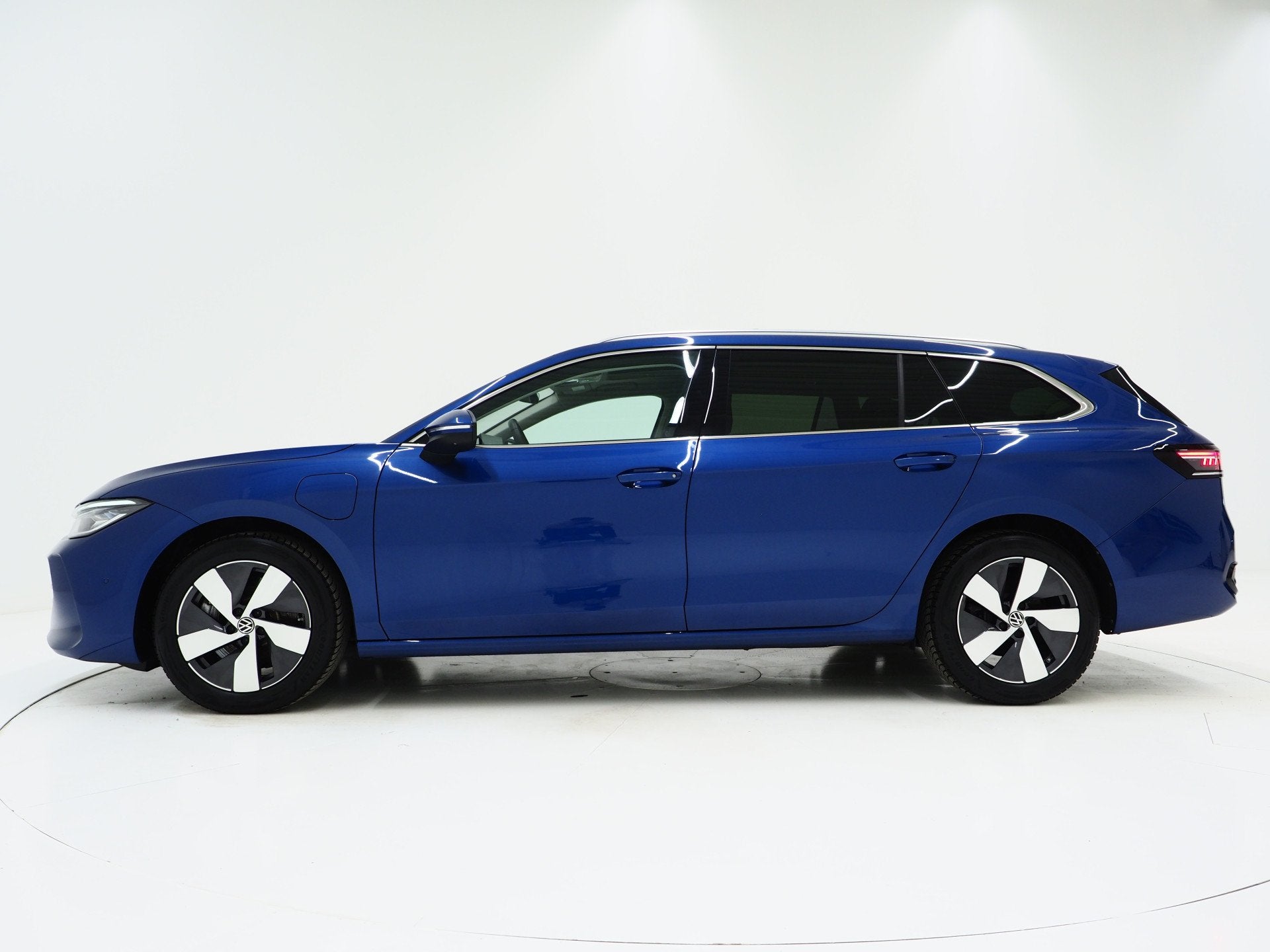 Volkswagen Passat Variant 1.5 eHybrid Elegance | 5 Jaar Gara, Zwart, 4 cilinders, Blauw, Leder en Stof