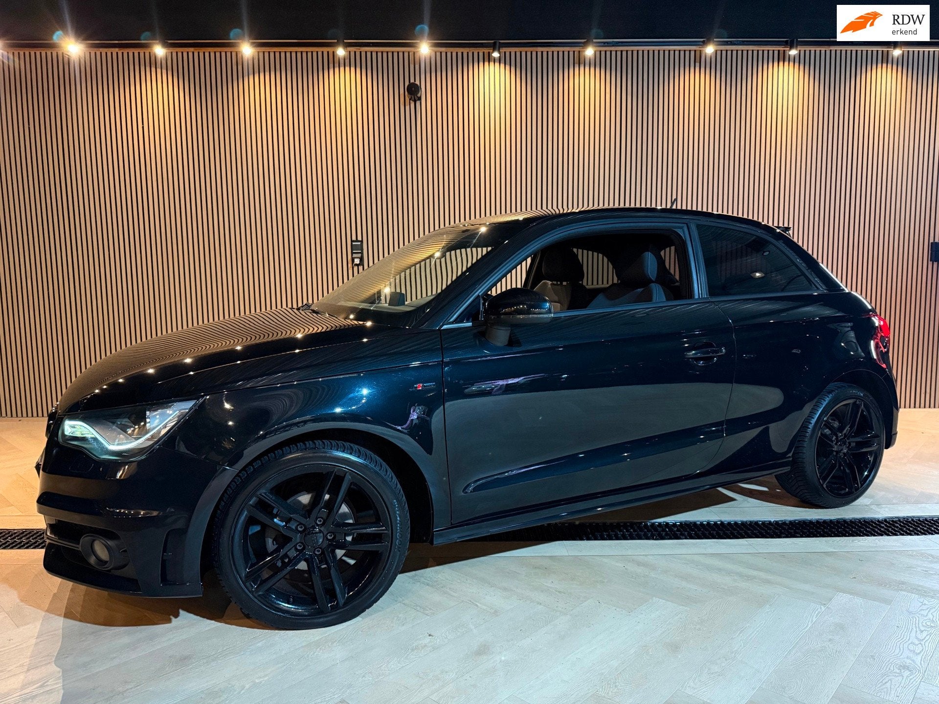 Audi A1 1.2 TFSI S-Line | Black on Black | Navi | Led, Auto's, Voorwielaandrijving, Zwart, 4 cilinders, Bluetooth