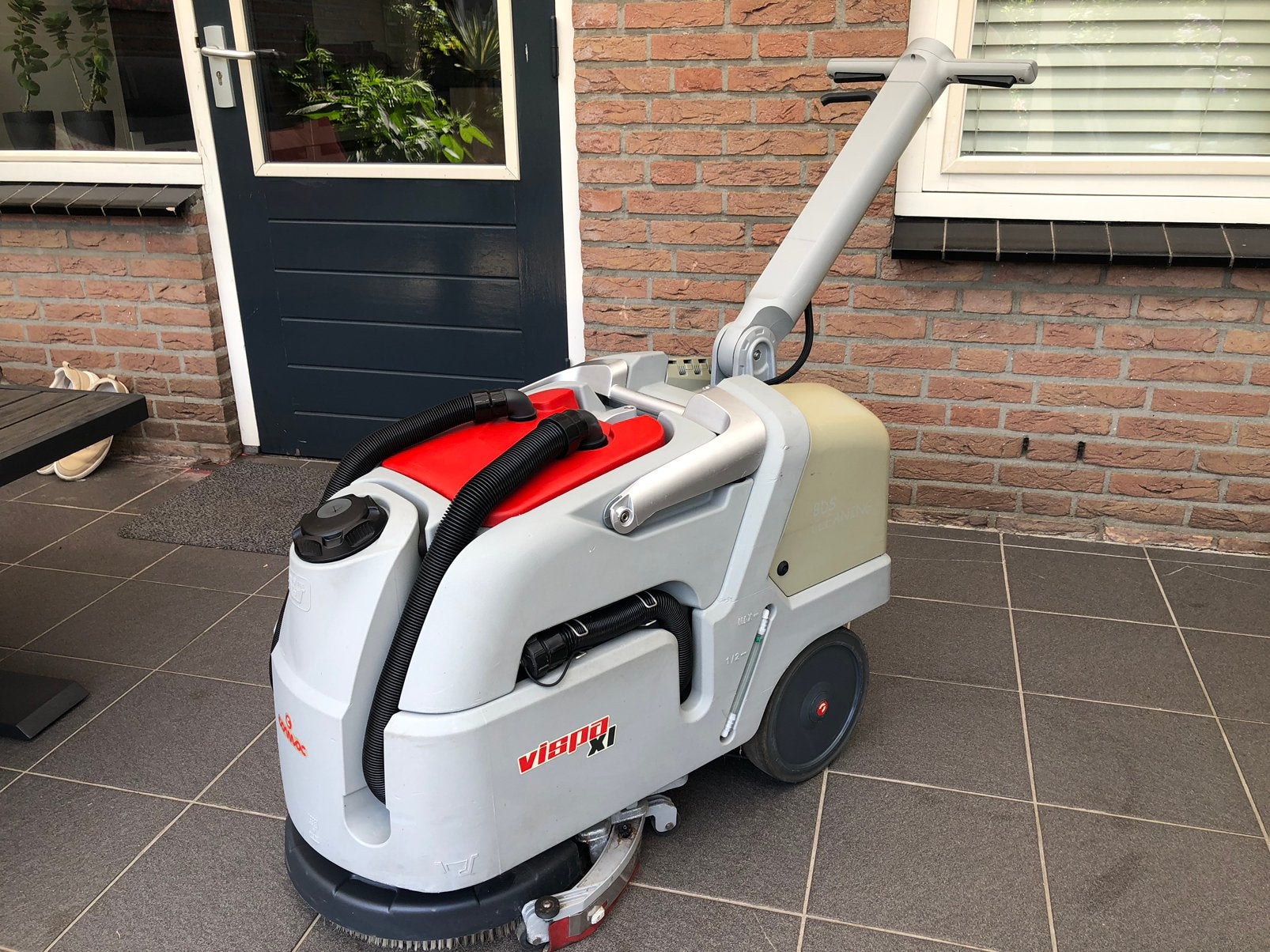 Schrobmachine Comac Vispa XL op accu, Ophalen, Zo goed als nieuw