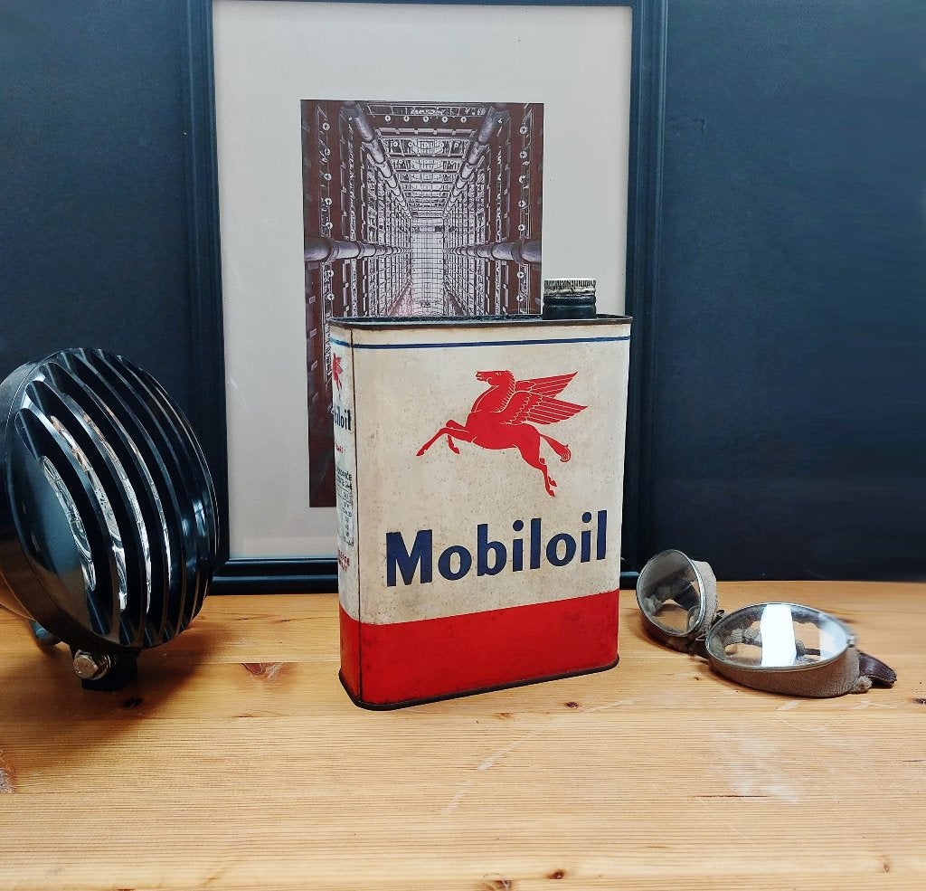 Mobiloil blik 2L Mobil oil Olieblik vintage Mancave Garage, Verzamelen, Verzenden, Gebruikt, Auto's
