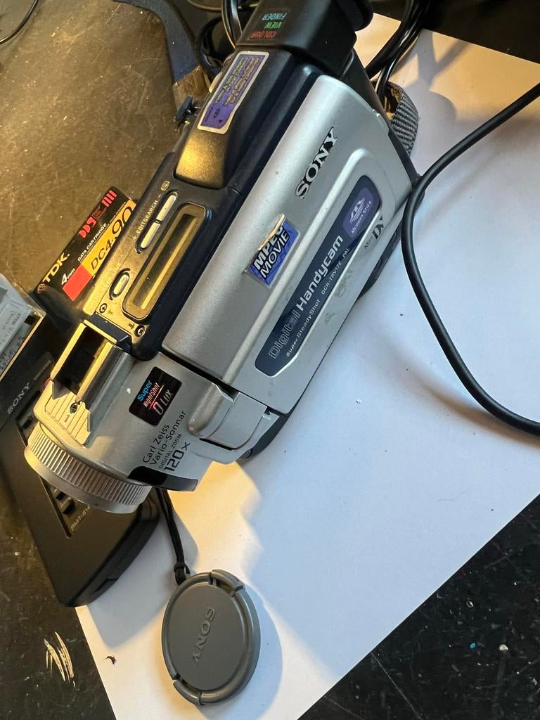 Sony Digital Handycam DCR-TRV17E met toebehoren, Audio, Tv en Foto, Videocamera's Digitaal, Gebruikt, Camera, Sony, Ophalen of Verzenden