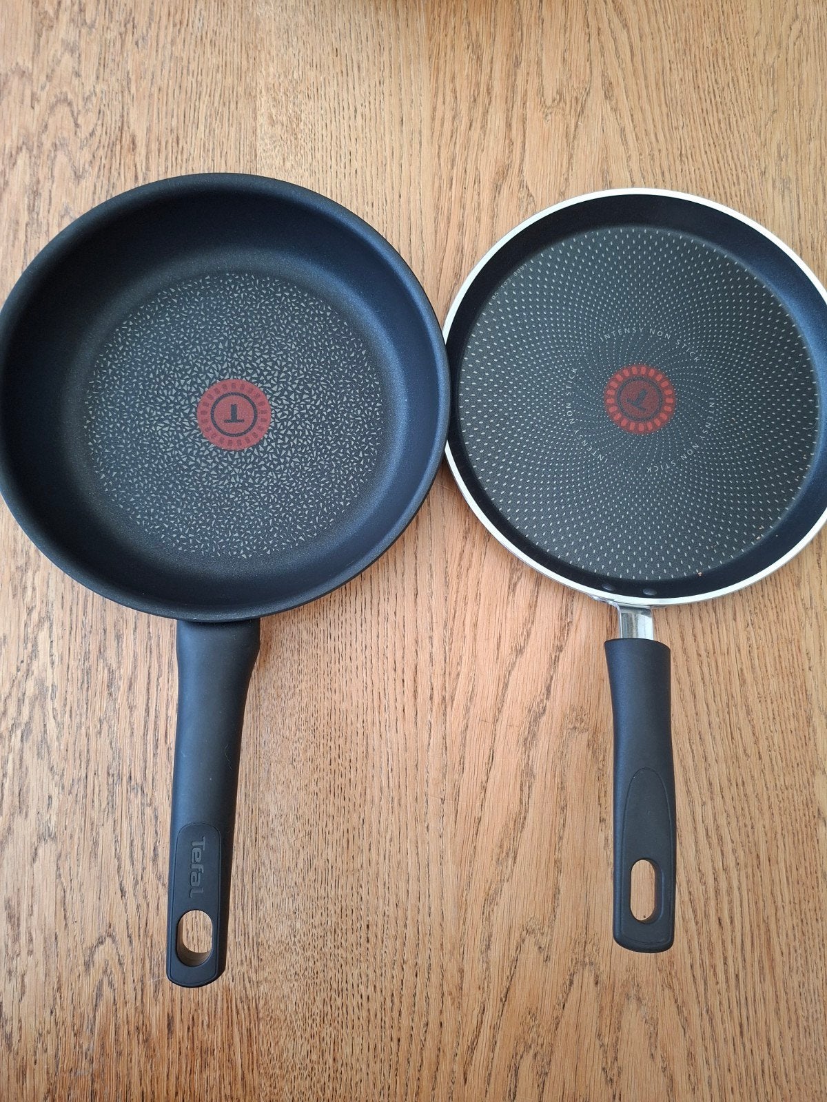 Ongebruikte Tefal pannen (koekenpan en pannenkoekenpan), Huis en Inrichting, Koekenpan, Tefal, Ophalen of Verzenden, Antiaanbaklaag