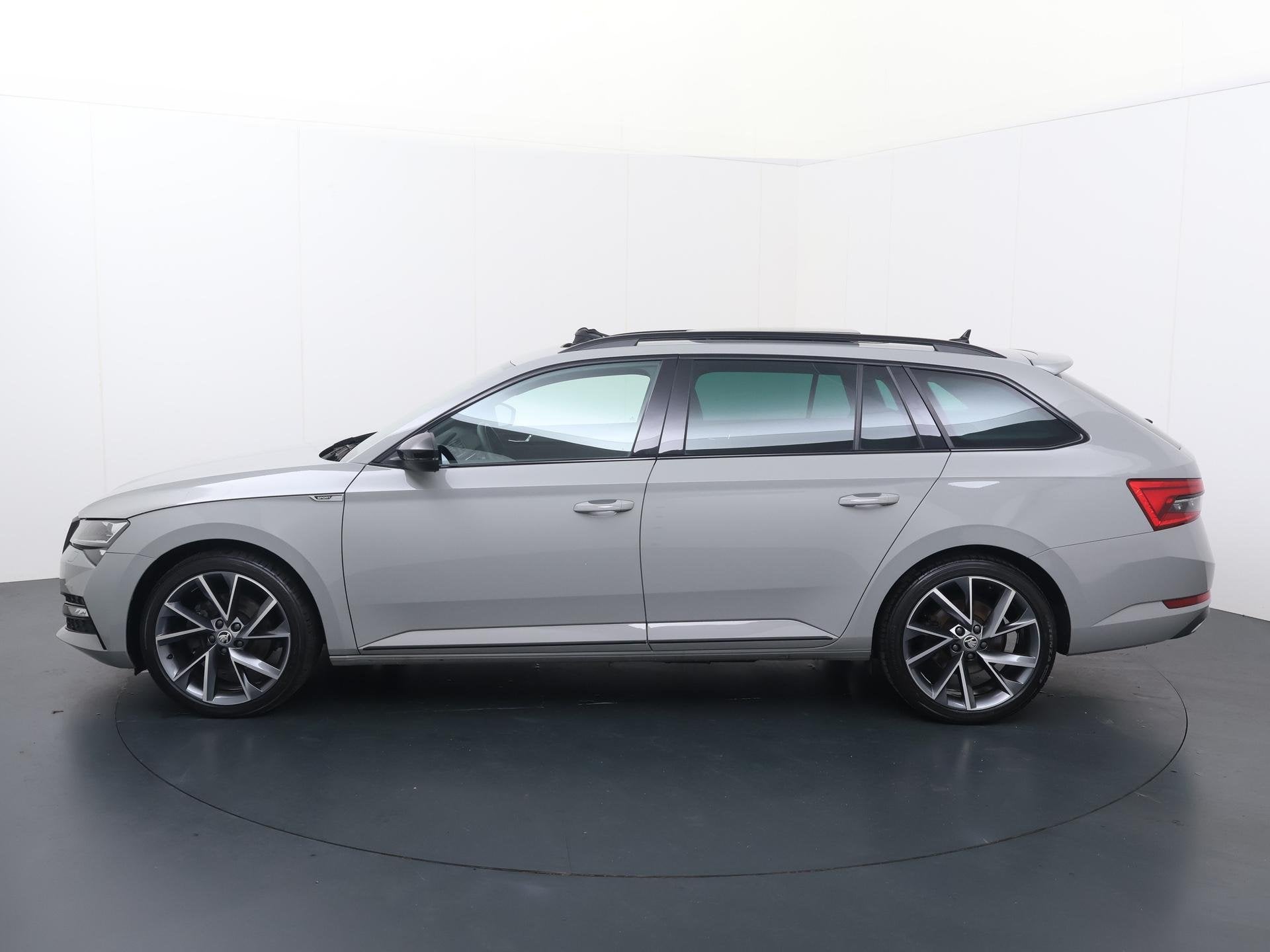 Skoda Superb Combi 1.4 TSI iV Sportline Business | 218 PK |, Auto's, Gebruikt, 4 cilinders, Alcantara, 1695 kg