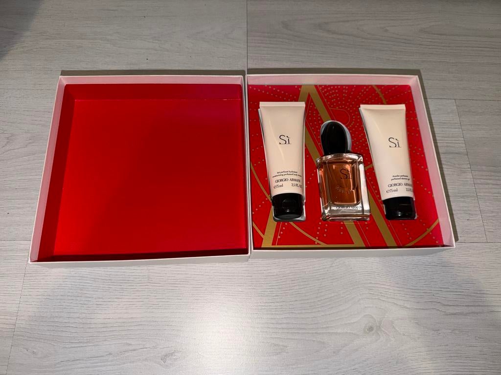 Si Giorgio Armani Geschenkset: Parfum, Bodylotion, Douchegel, Ophalen of Verzenden, Nieuw