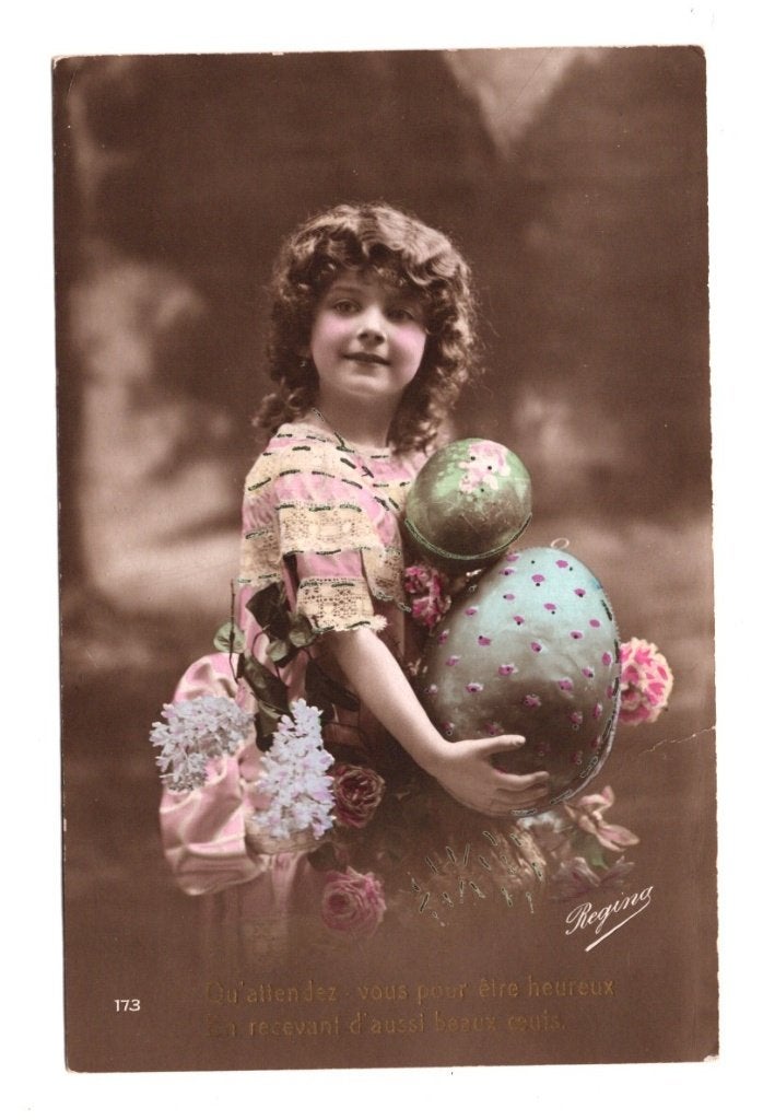 Oude Ansichtkaart Pasen Meisje met Paasei Regina ca. 1910, Ophalen of Verzenden, Voor 1920, Gelopen, Feest(dag)