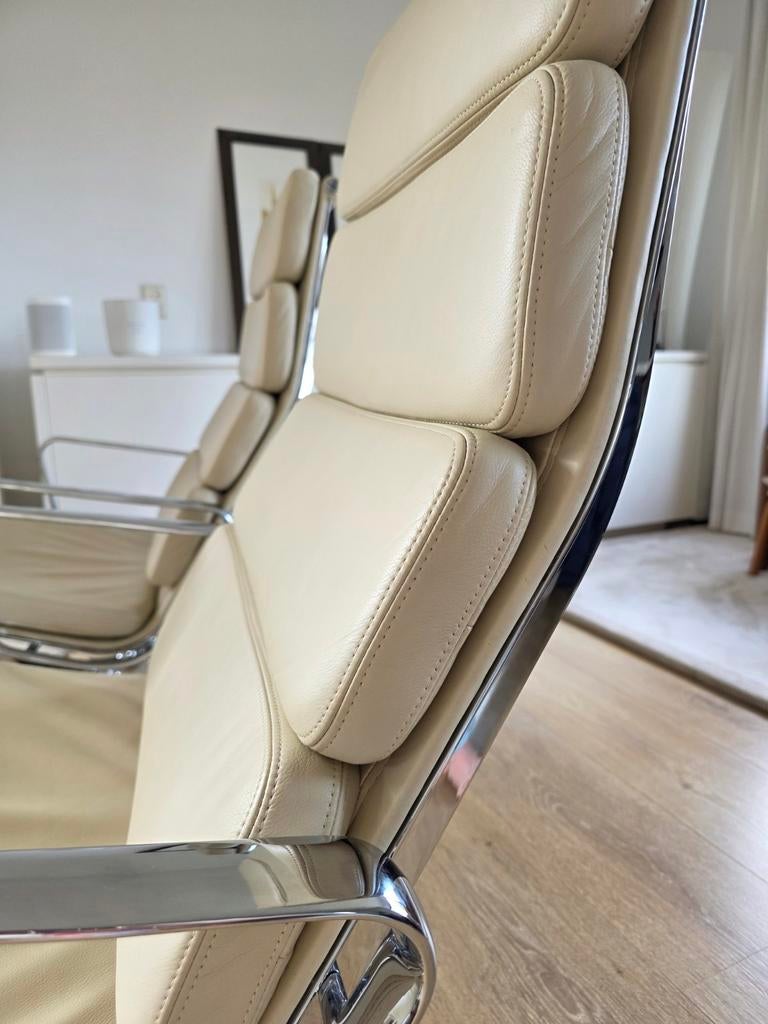 Vitra Eames EA222 design lounge chair 2x showmodel, Huis en Inrichting, Fauteuils, Ophalen of Verzenden, Leer