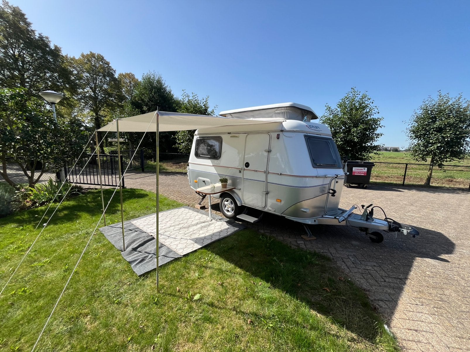 Eriba Triton 320 GT Familia + luifel, Caravans en Kamperen, Caravans, Standaardzit, Luifel, Particulier, 500 - 750 kg