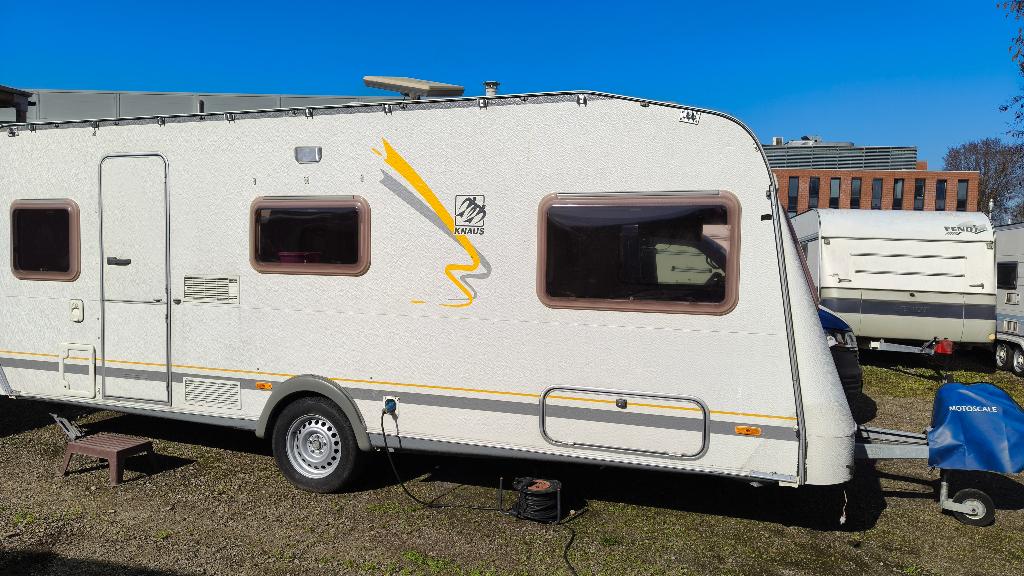 Keurige Knaus sudwind 555 B van 2001 B.j, Caravans en Kamperen, Caravans, Lengtebed, Treinzit, 6 tot 7 meter, Knaus