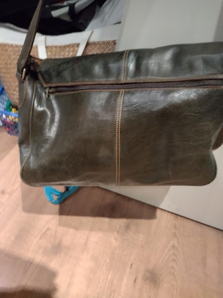 leren tas afmetingen zijn 40x30cm, Sieraden, Tassen en Uiterlijk, Tassen | Schoudertassen, Ophalen of Verzenden, Zo goed als nieuw