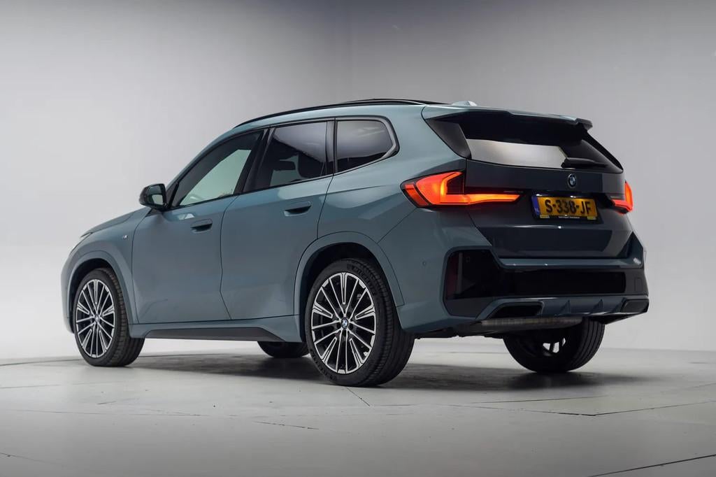 BMW X1 sDrive18i 136pk M-Sport Aut.[ Pano Leder Stoelverwarm, Auto's, 136 pk, Gebruikt, Bedrijf, 3 cilinders