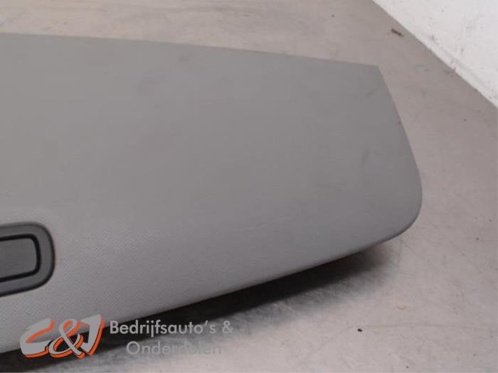 Dashboard klep van een Opel Vivaro, Gebruikt, -, -, Opel