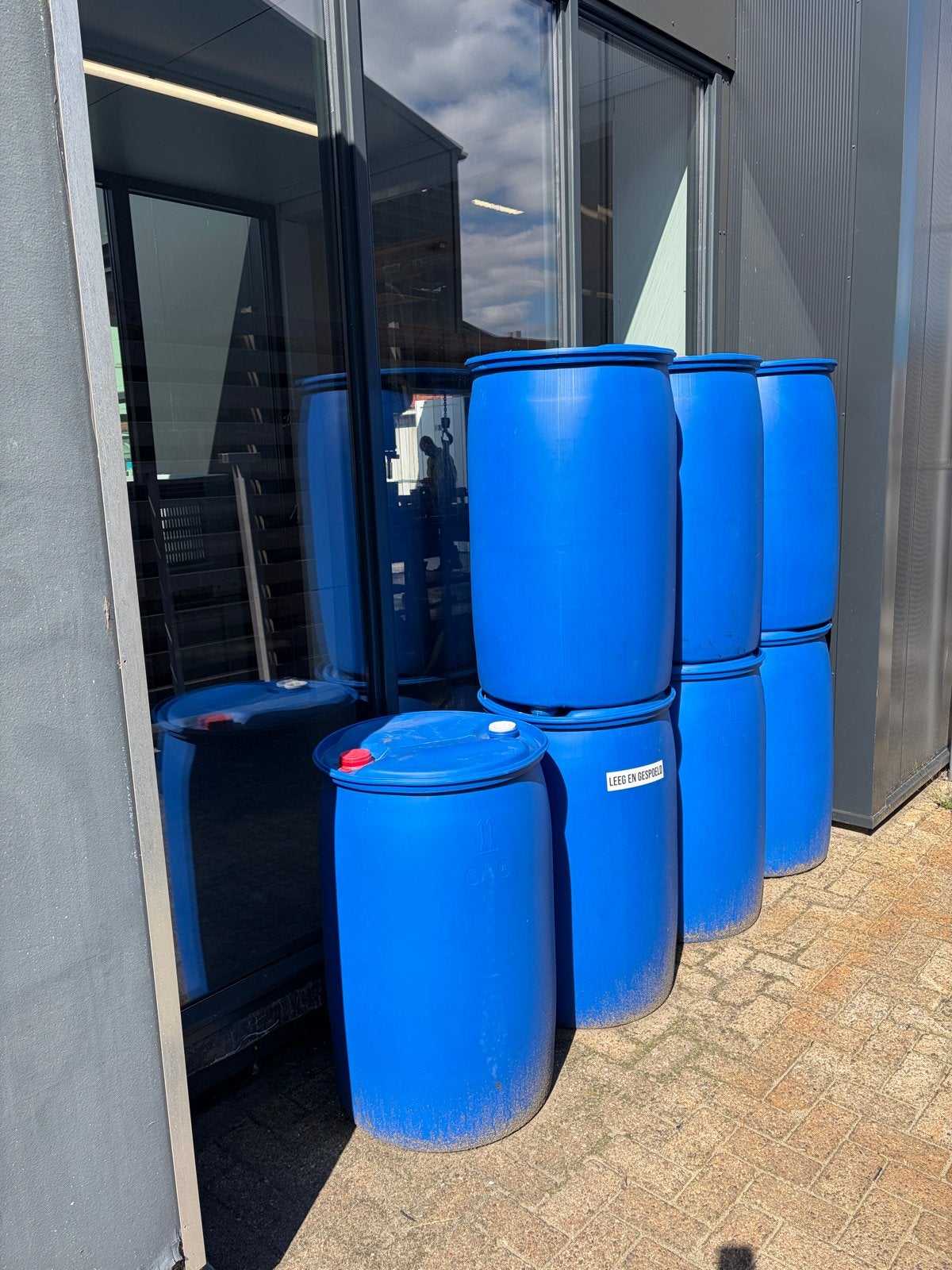 Blauwe kunststof vaten - 200 liter, Tuin en Terras, Regentonnen, 150 liter of meer, Ophalen, Gebruikt