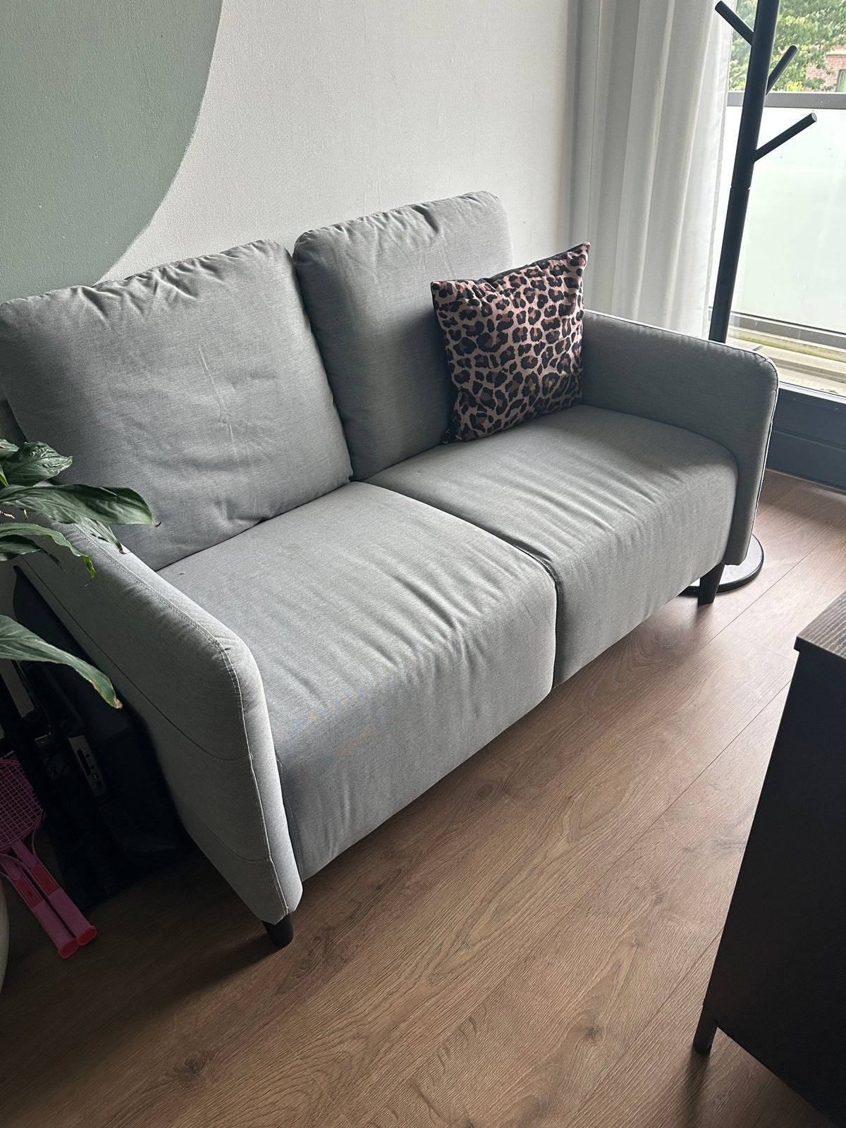 Comfortabele grijze tweepersoonsbank, Ophalen, Gebruikt, 150 tot 200 cm, Tweepersoons