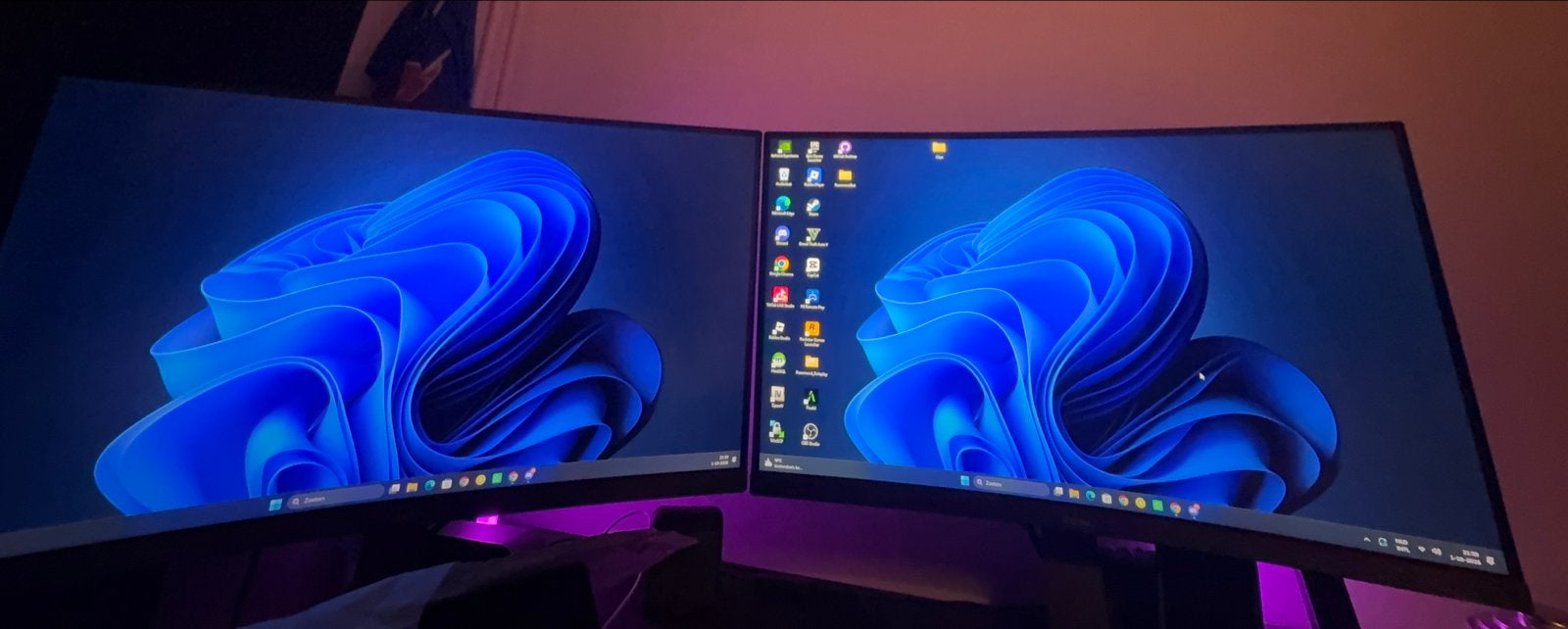 2x Iiyama G-Master GB2766HSU Curved Gaming Monitor