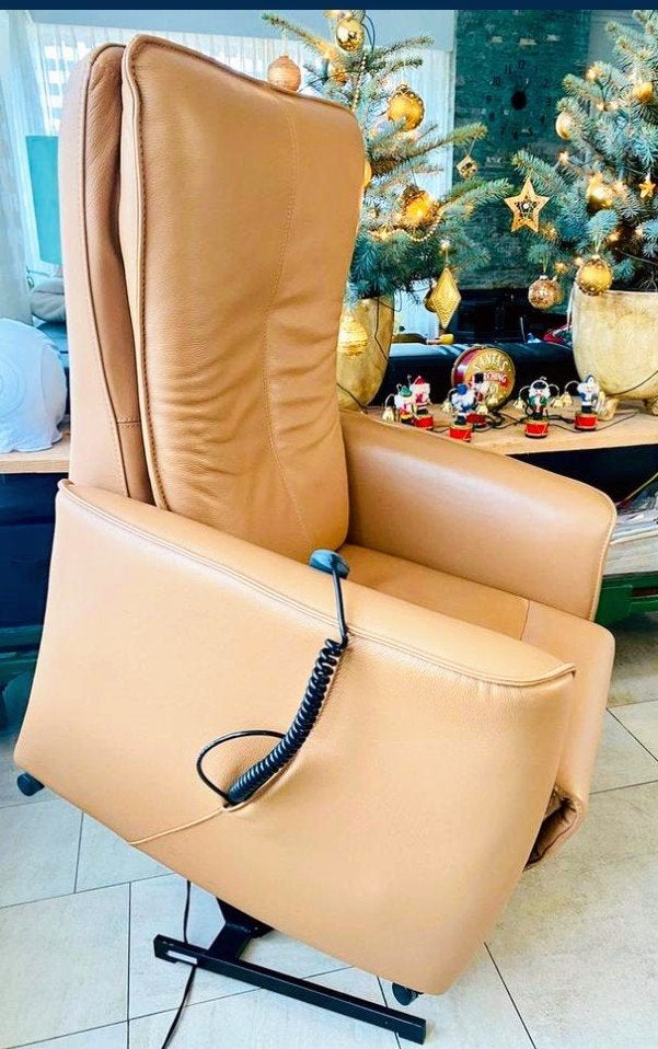zgan opsta fauteuil elektrisch + relax systeem van Prominent, Ophalen, Zo goed als nieuw, Leer