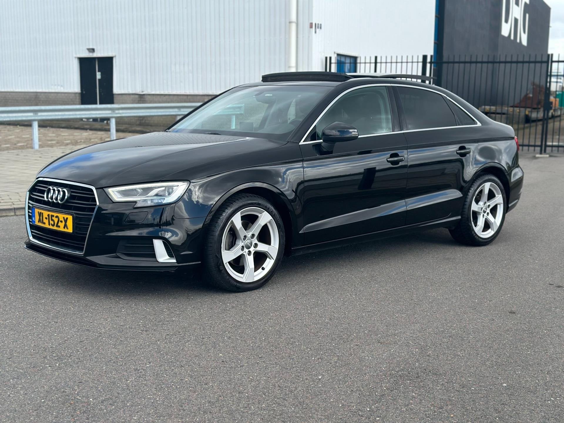 Audi A3 Limousine 30 TFSI Sport Lease Edition, Auto's, Dealer onderhouden, Gebruikt, Euro 6, Automatische klimaatregeling