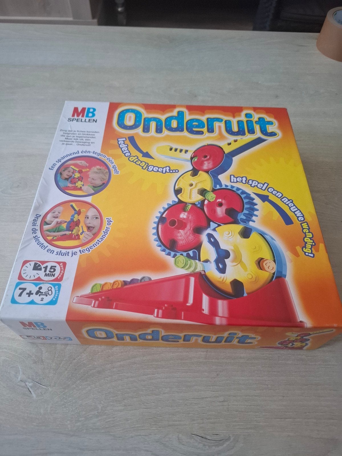 Onderuit bordspel van MB Spellen, compleet en in goede staat, Consumentenservice@hasbro.nl, Postbus 9010, 3500 GA Utrecht, Een of twee spelers