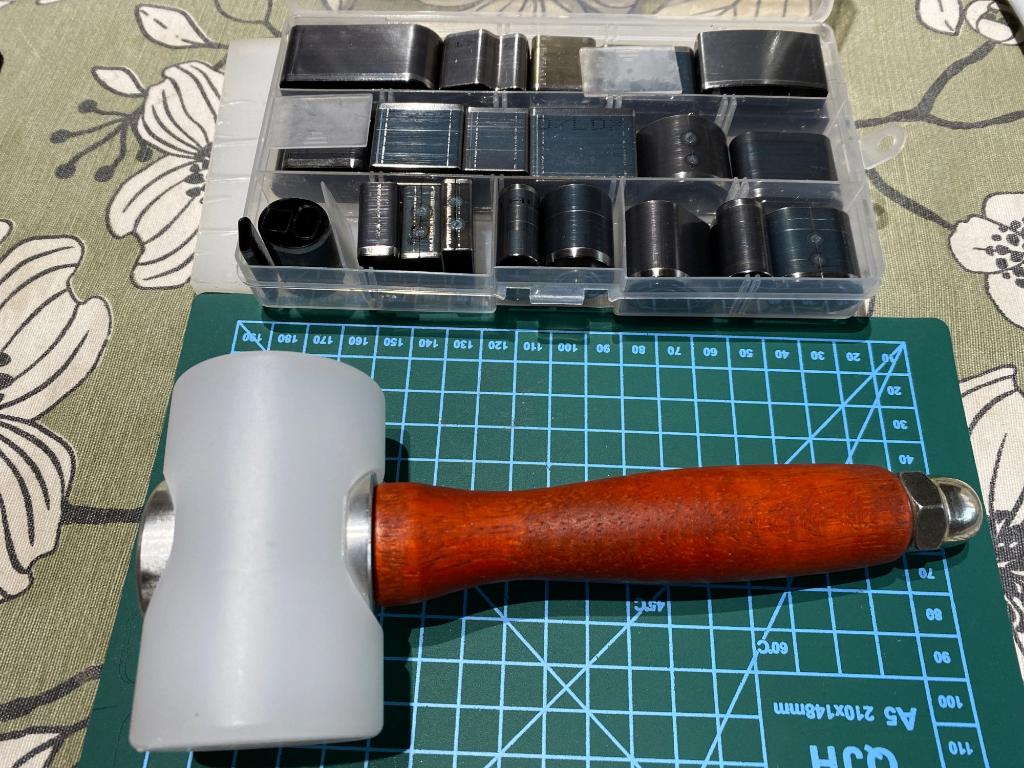 27 Leer Sierhol Pijpen Set Met Rubberen Hamer Snijmat Pons, Verzenden, Nieuw