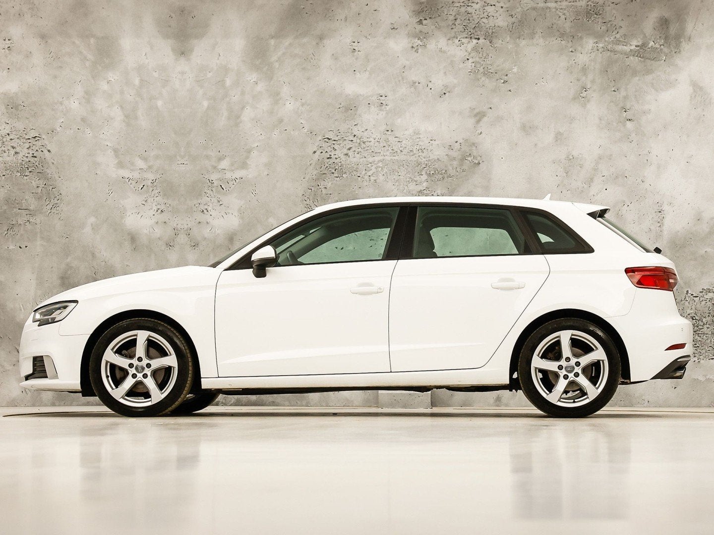 Audi A3 Sportback 1.0 TFSI Sport (GROOT NAVI, DYNAMISCHE KNI, 12 maanden, Stof, Wit, Origineel Nederlands