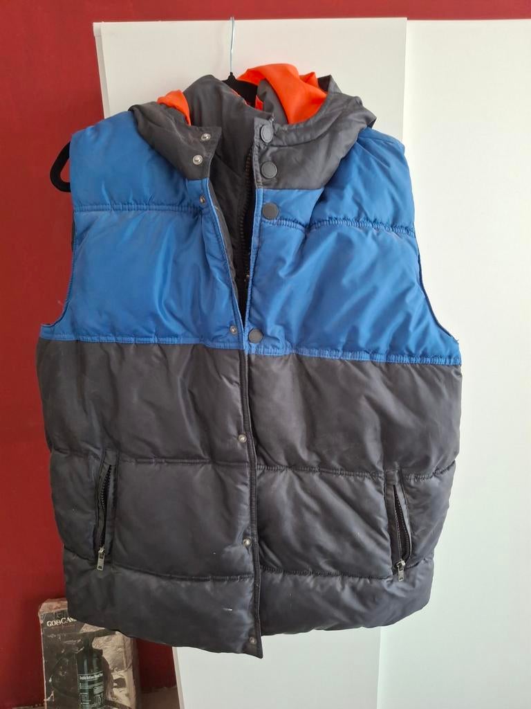 Campingartikelen en een bodywarmer, Ophalen