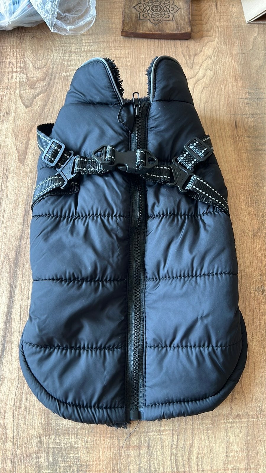 Zwart winterjasje hond (nieuw), Dieren en Toebehoren, Ophalen, Zo goed als nieuw, Hondenjas, Gevoerd