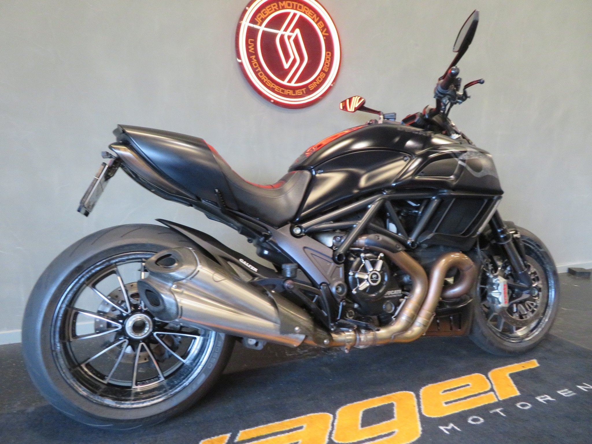 Ducati DIAVEL TERMIGNONI PERFECT! (bj 2014), Bedrijf, Naked bike