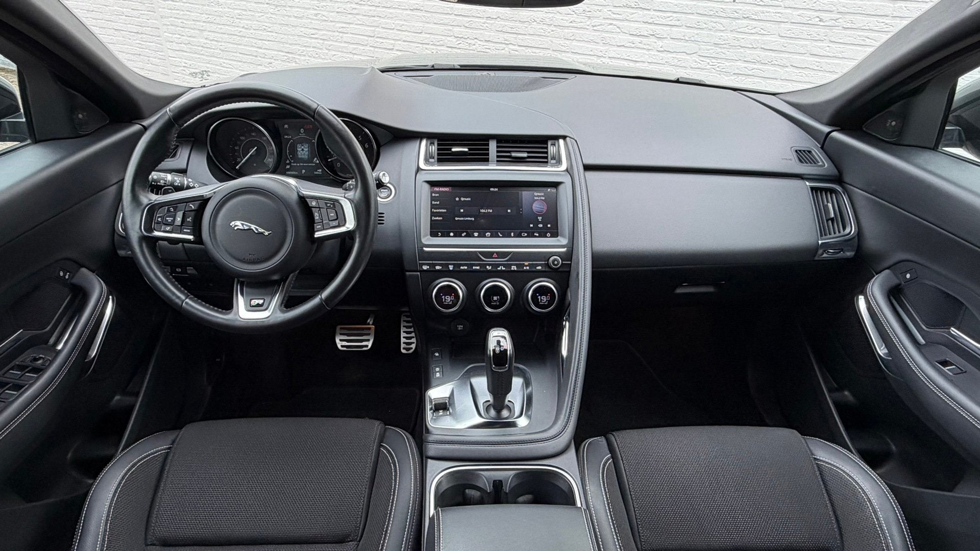 Jaguar E-PACE 2.0 P200 AWD R-Dynamic Automaat Cruise Stoel/S, Auto's, Automaat, Dealer onderhouden, Euro 6, 4 cilinders