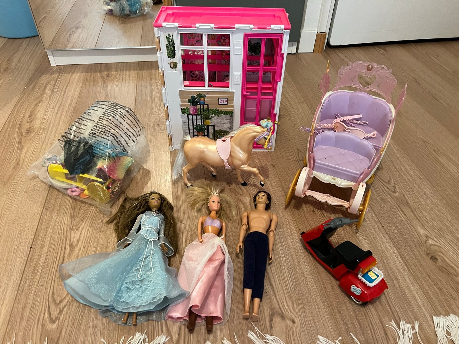 Grote Barbie set met huis, paard, koets en meer!, Kinderen en Baby's, Speelgoed | Poppen, Ophalen, Gebruikt, Barbie