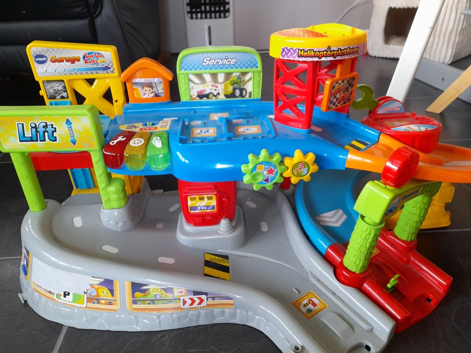 Toetoet auto's, garage, stunt looping en wegdelen, Ophalen, Zo goed als nieuw, 2 tot 4 jaar
