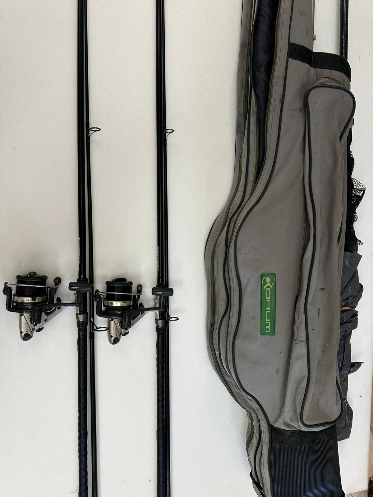 Set hengels. Daiwa molens. Foudraal,paraplu en net, Ophalen, Gebruikt, Complete hengel