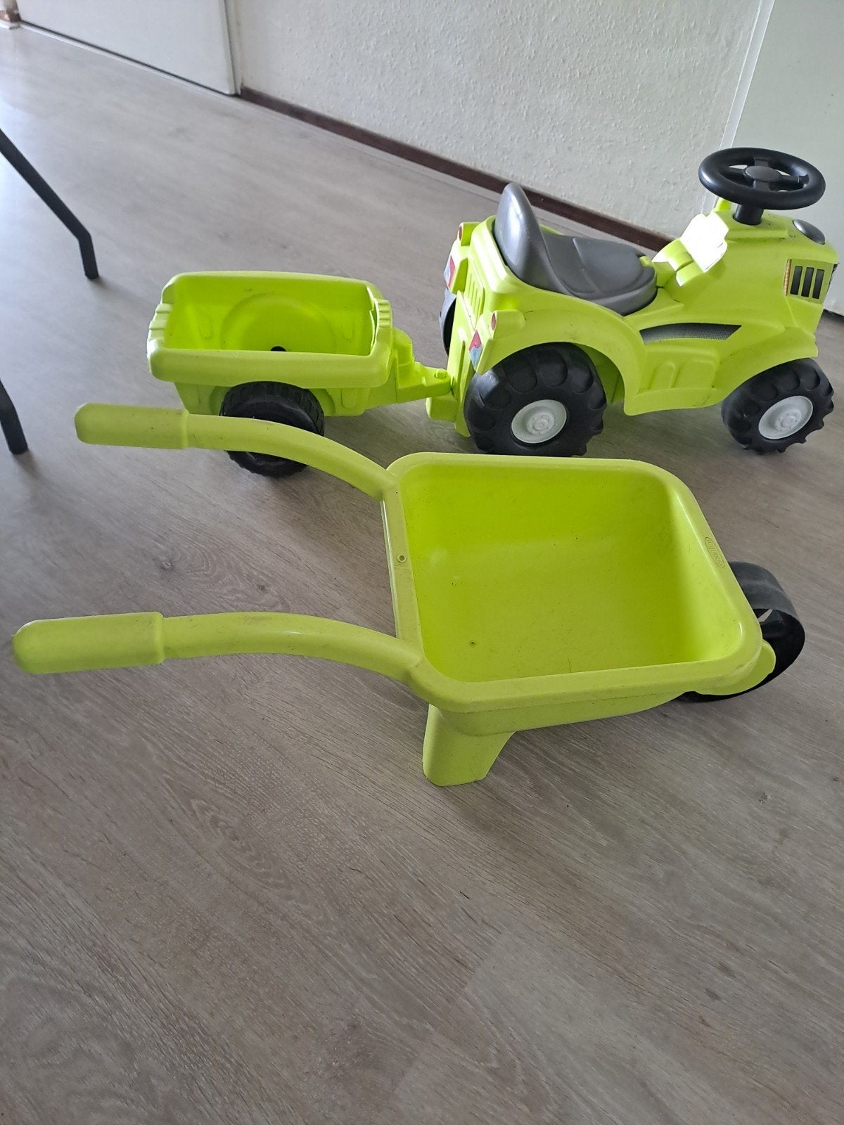 Kinder tractor met aanhanger en kruiwagen, Ophalen, Zo goed als nieuw, Overige merken