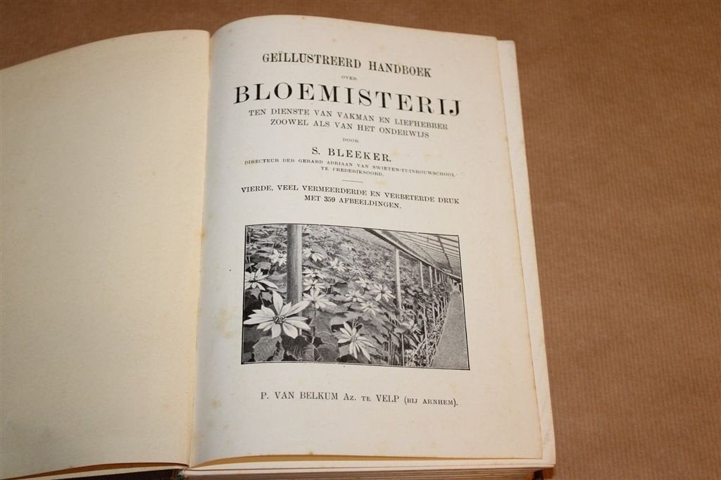 Handboek over Bloemisterij — Bleeker, Kweken en Kassen 1927, Ophalen of Verzenden, Gelezen