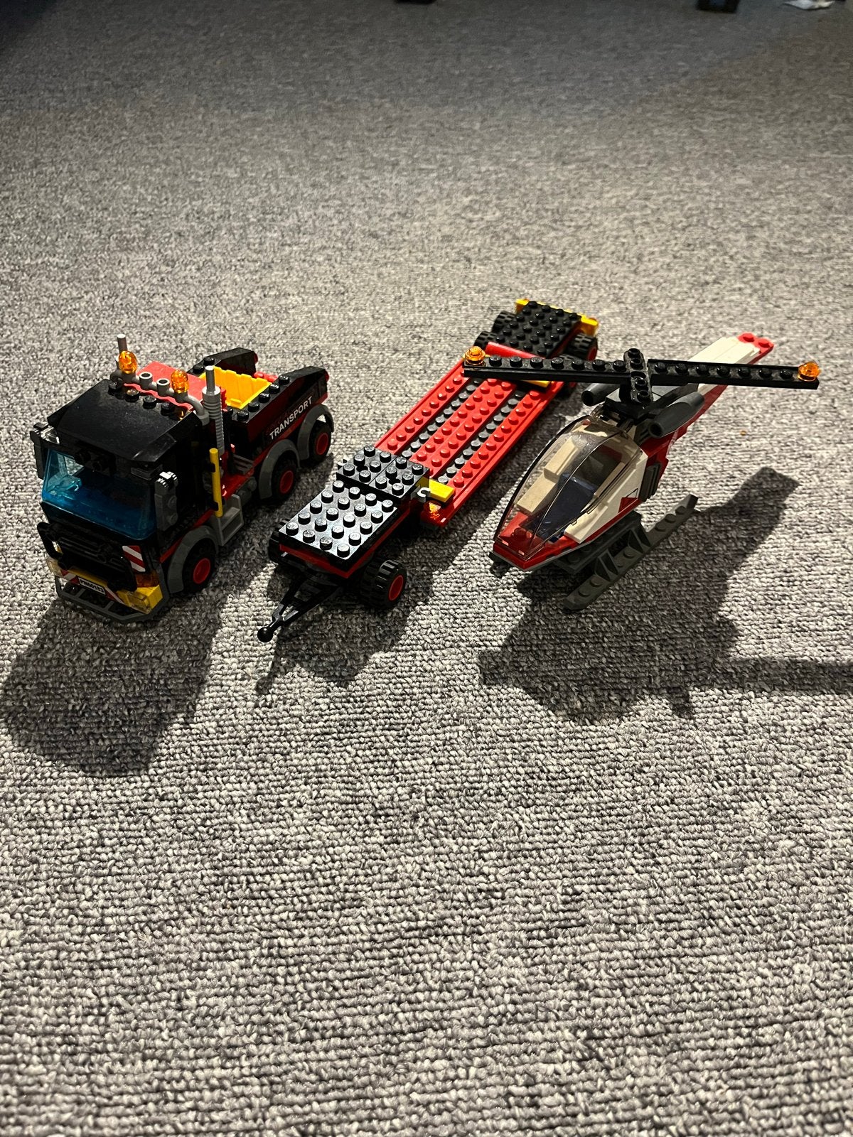Foto 3 van LEGO City 60183 Zware Vrachttruck met Helikopter