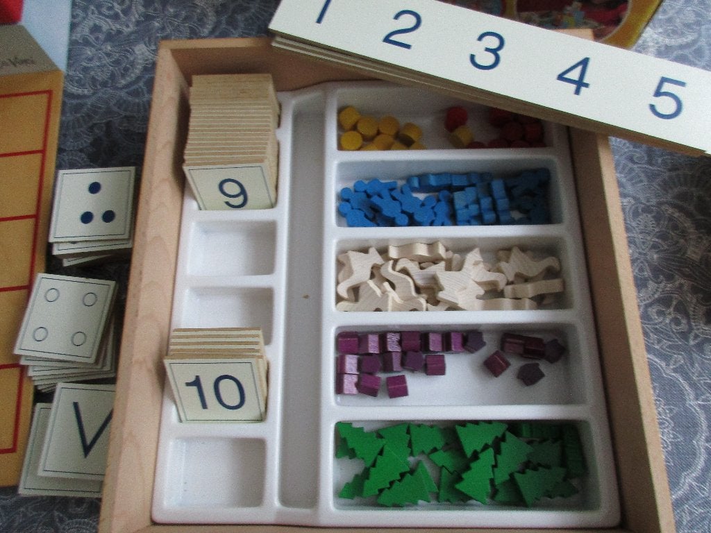 Comparant van  Nienhuis Montessori., Ophalen of Verzenden