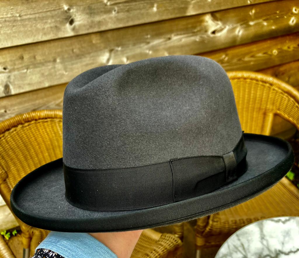 Homburg Hoed, Donkergrijs. In nieuwstaat, Ophalen, Zo goed als nieuw, 58 of 59 cm (L, 7¼ of ⅜ inch), Hoed