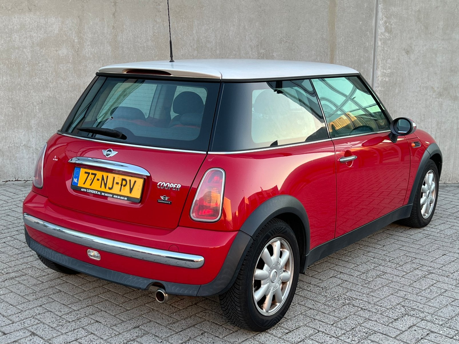 Nette MiniCooper 1.6 116PK Automaat/NAP/APK/ORIGINELE KMSTND, Auto's, Stof, 4 cilinders, 4 stoelen, Origineel Nederlands