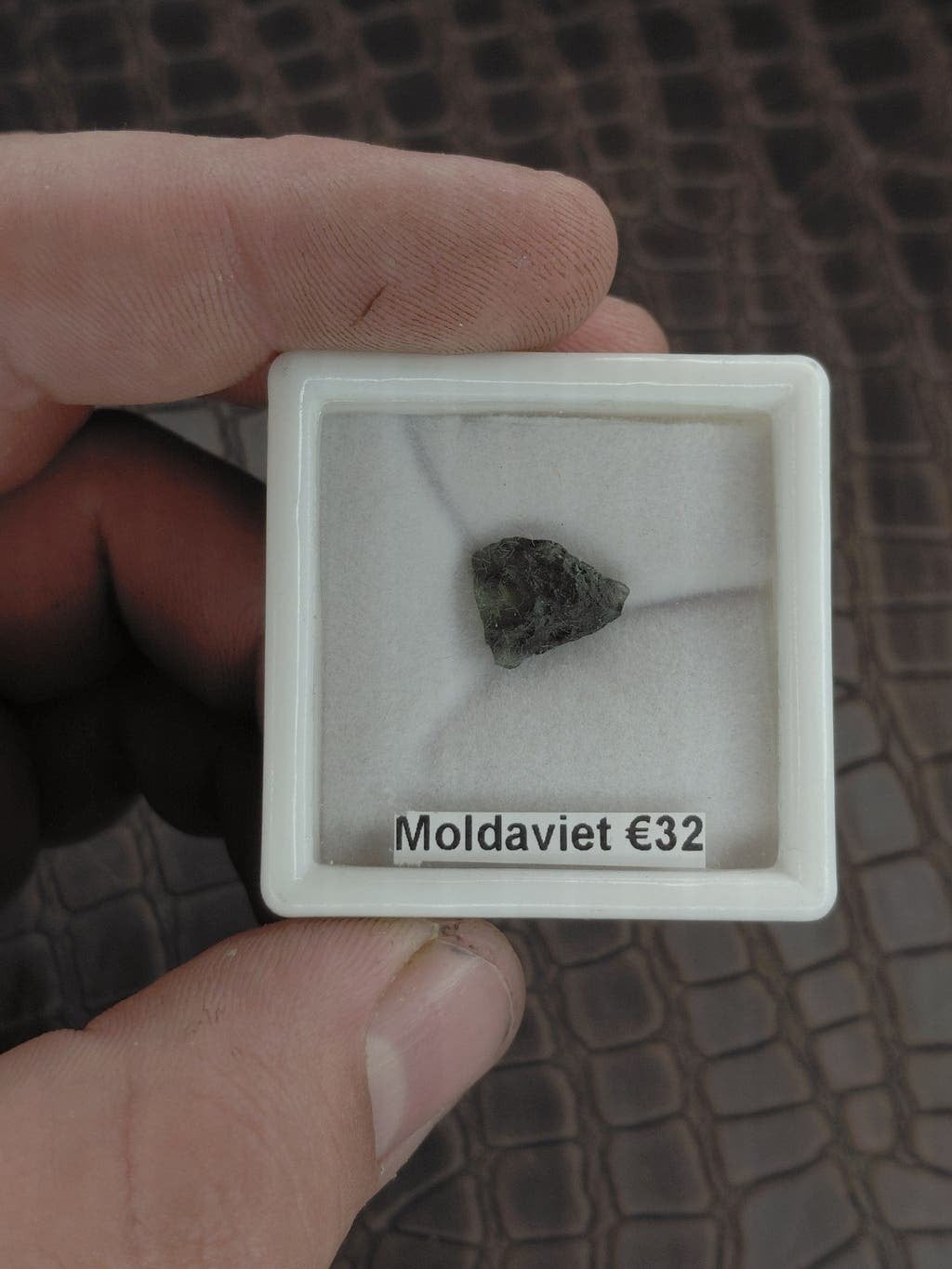 3 hoekige moldaviet kristal speciment, Sieraden, Tassen en Uiterlijk, Edelstenen, Verzenden, Nieuw