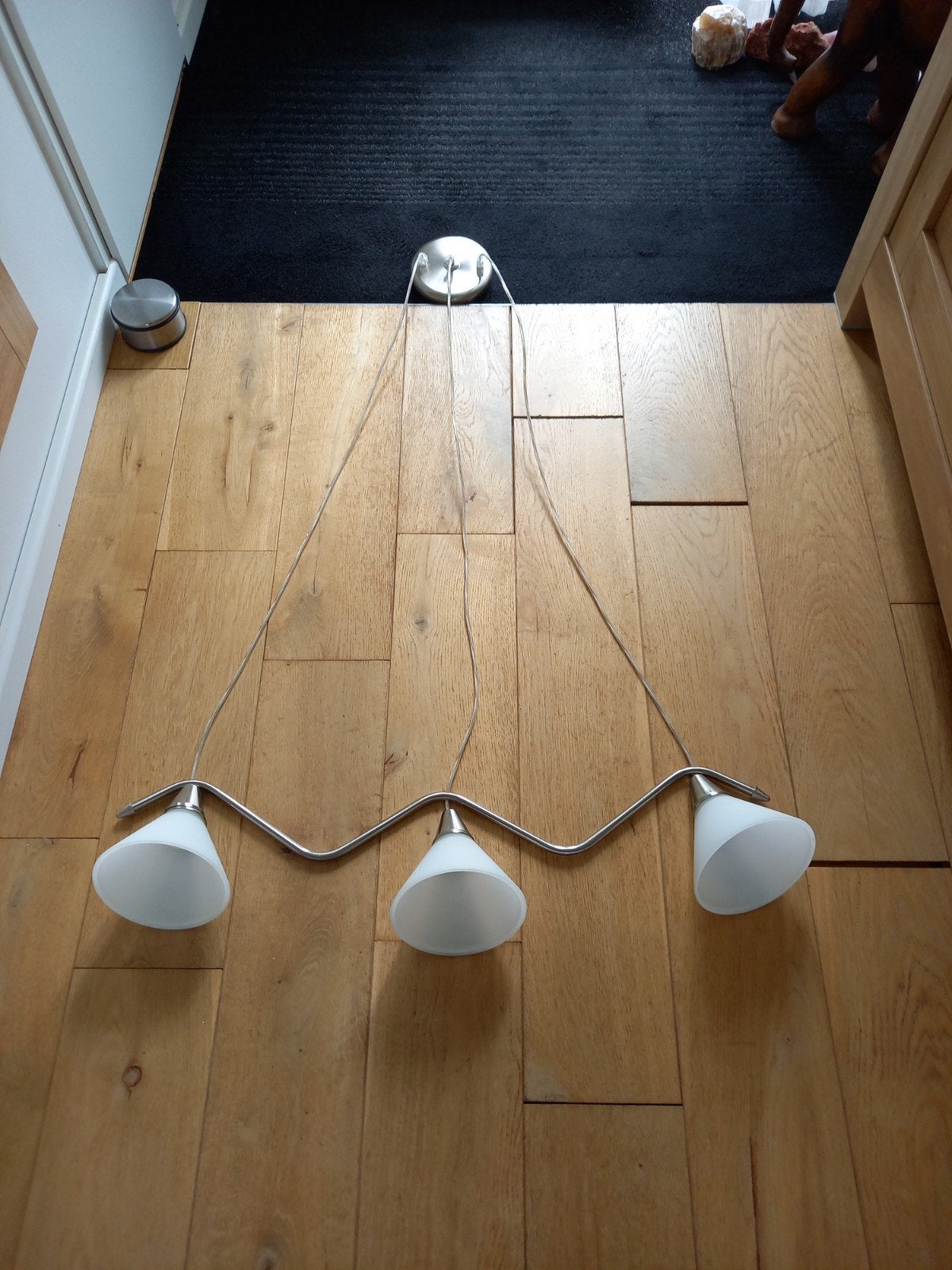 Hanglamp geborsteld staal met melkglas kelkjes, Ophalen, Gebruikt, Glas