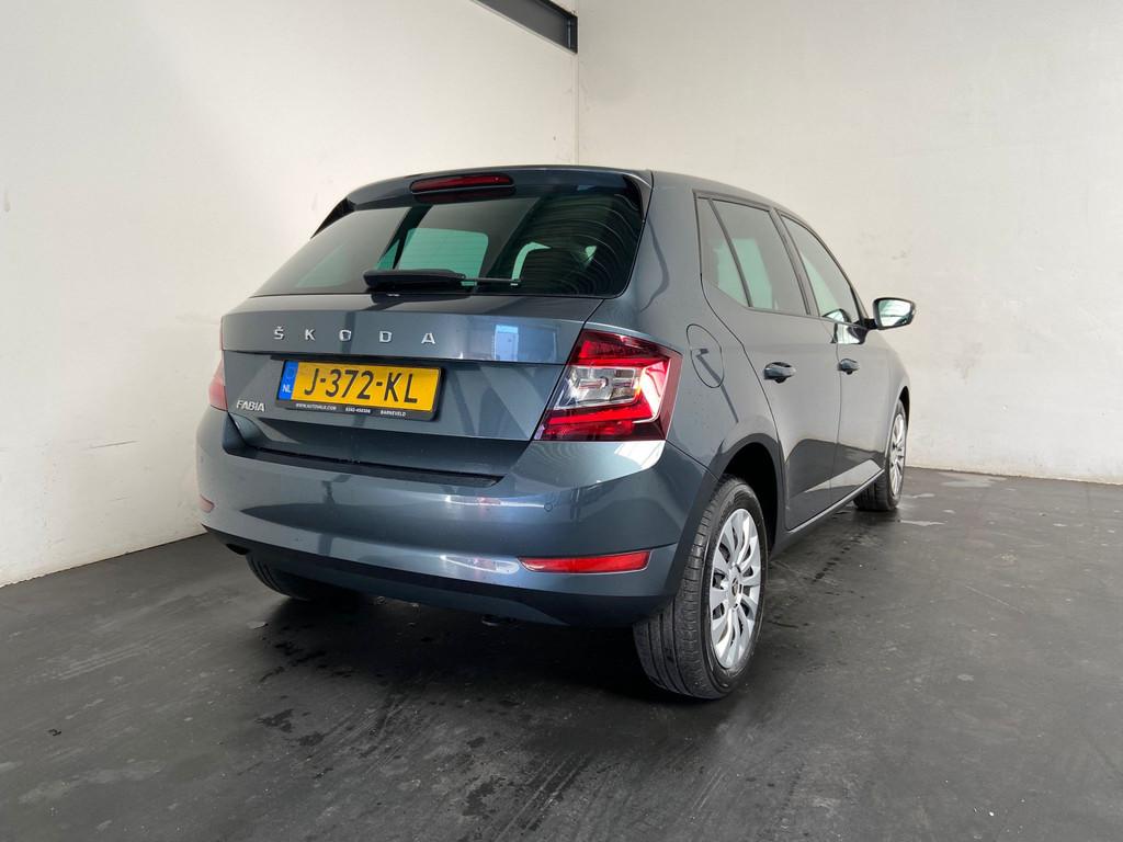 Skoda Fabia 1.0 TSI Ambition. Carplay.1e Eigenaar!, Voorwielaandrijving, Gebruikt, Euro 6, Parkeersensor