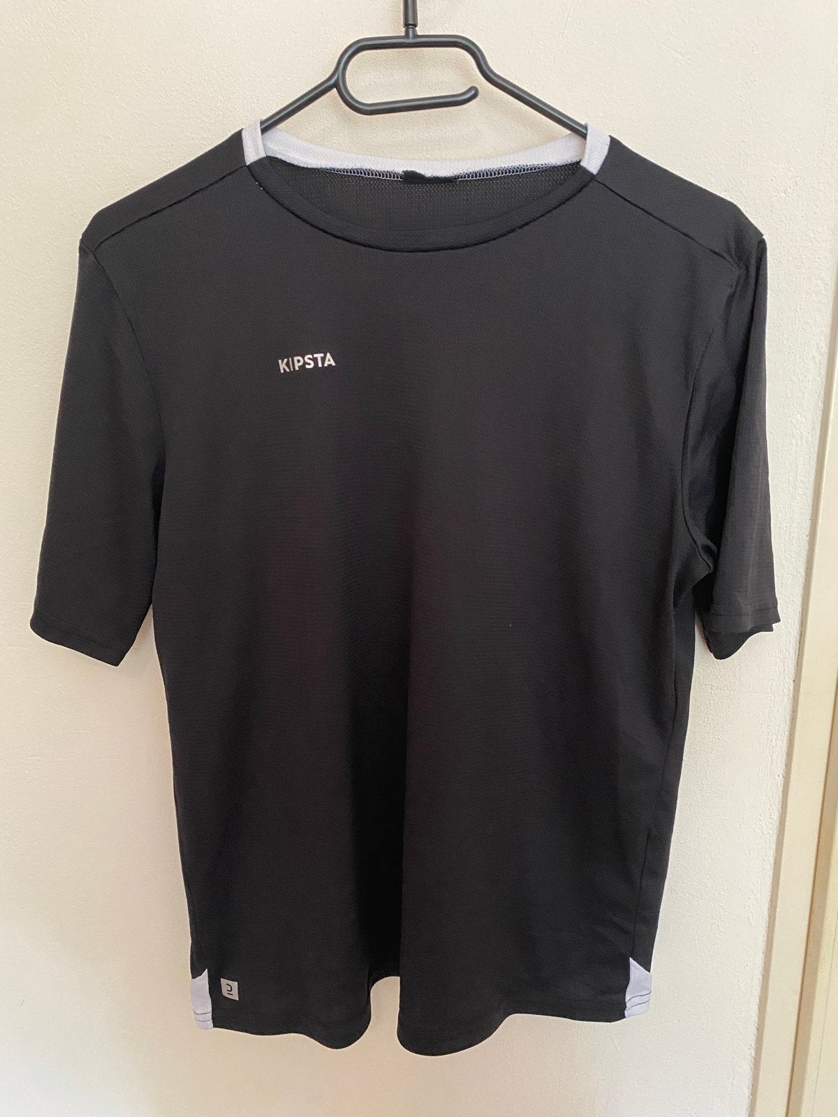Zwart sportshirt van Kipsta, Kleding | Heren, Maat 48/50 (M), Zwart, Ophalen of Verzenden, Zo goed als nieuw