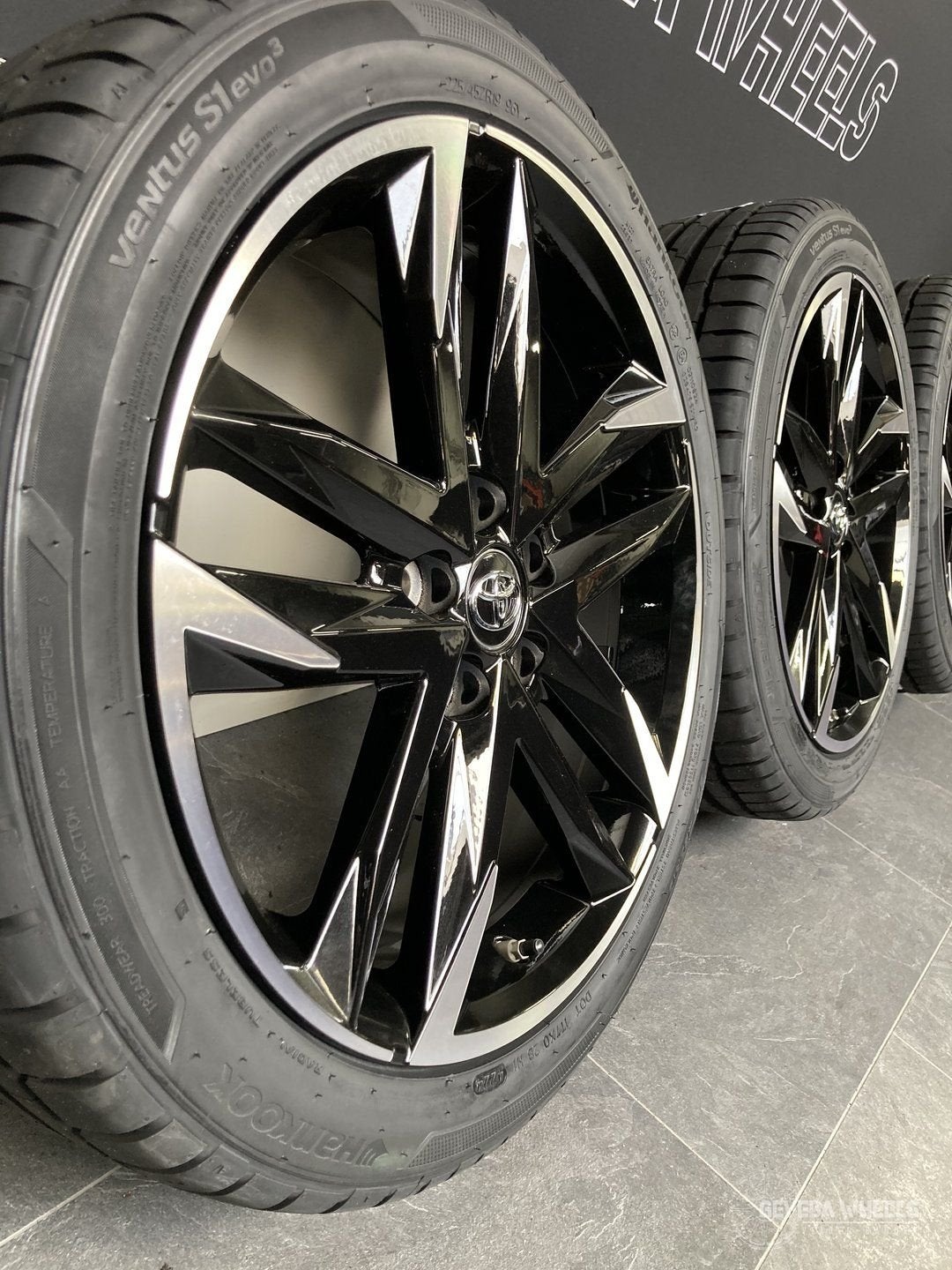19” originele Toyota C-HR velgen + banden NIEUW 5x114.3 TPMS, Auto-onderdelen, Banden en Velgen, 19 inch, Gebruikt, -, -