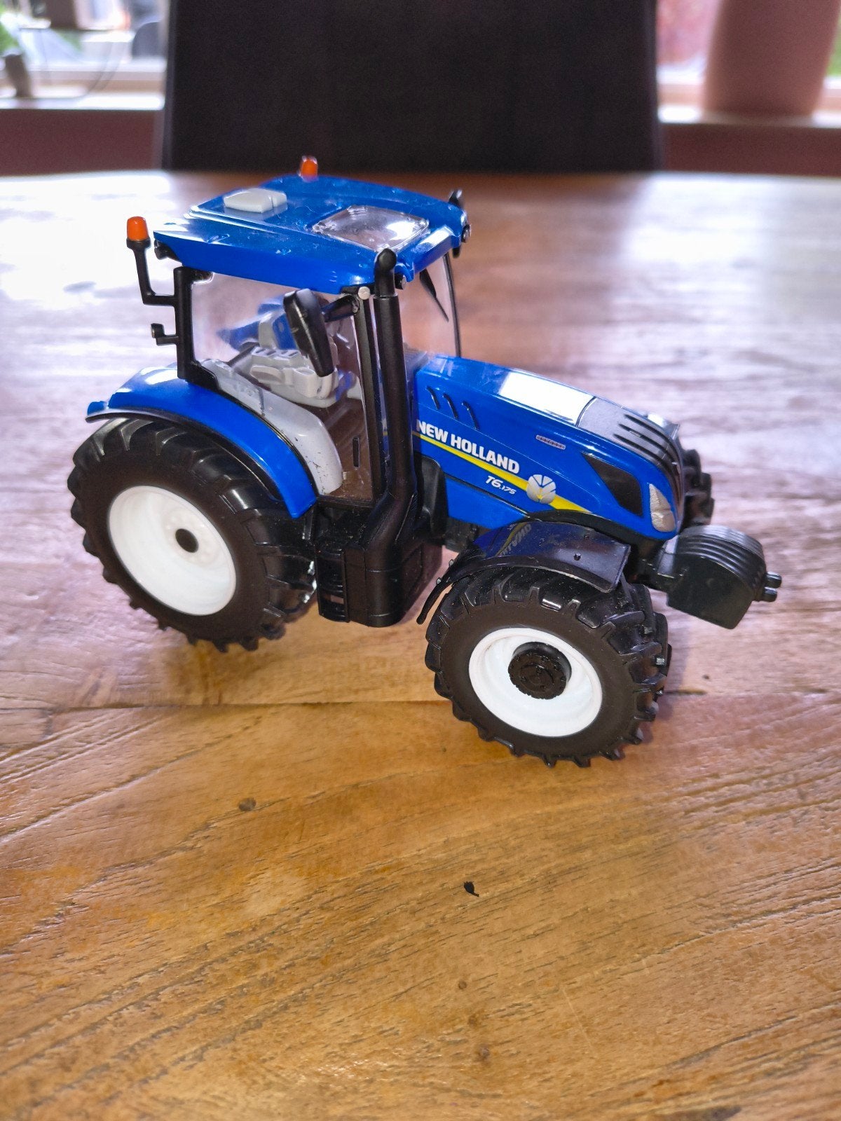 Britains New Holland T6 1:32 Tractor - Zo goed als nieuw, Ophalen of Verzenden, Zo goed als nieuw, Tractor of Landbouw, Britains