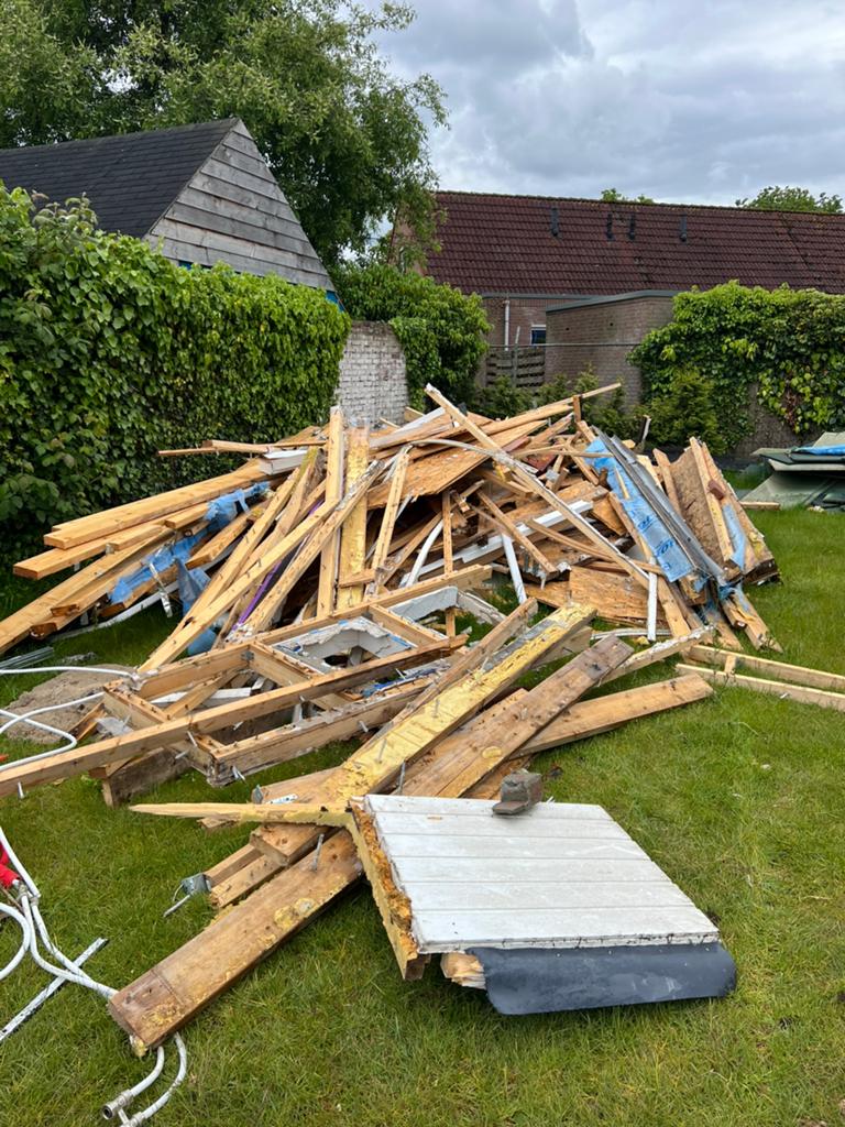Gratis af te halen: grote partij brandhout / sloophout, Minder dan 3 m³, Ophalen