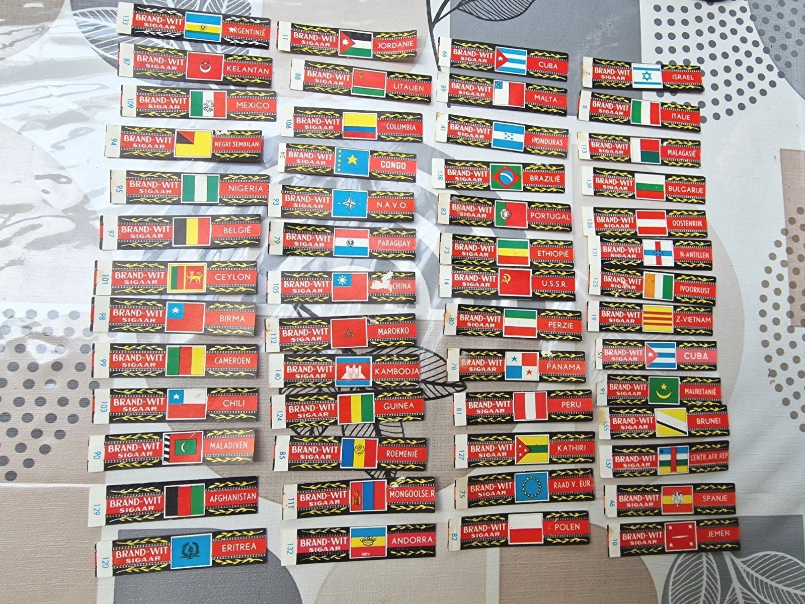Vintage Sigarenbandjes - Landen Thema (Brand-Wit Sigaar), Ophalen of Verzenden, Gebruikt